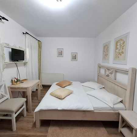 Dor De Casa Hotel Doljesti Ngoại thất bức ảnh