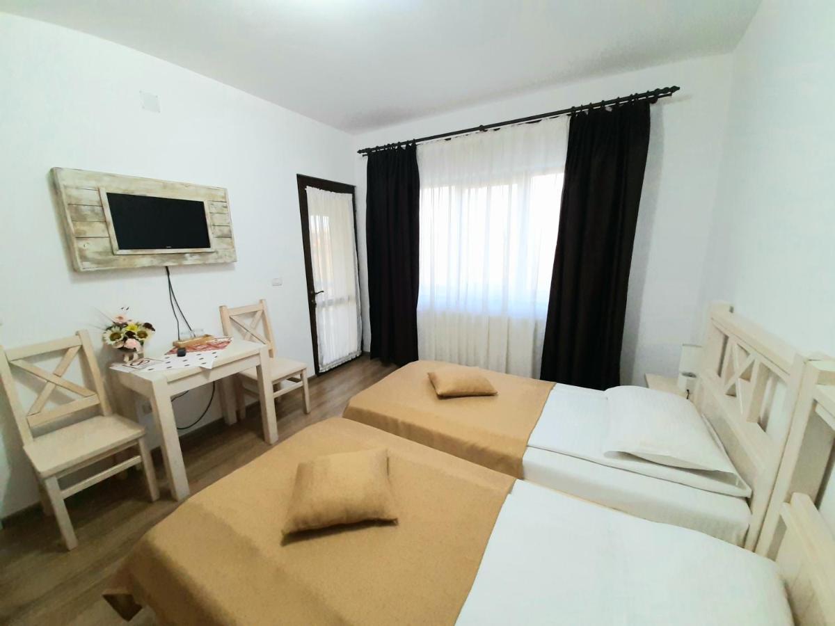 Dor De Casa Hotel Doljesti Ngoại thất bức ảnh