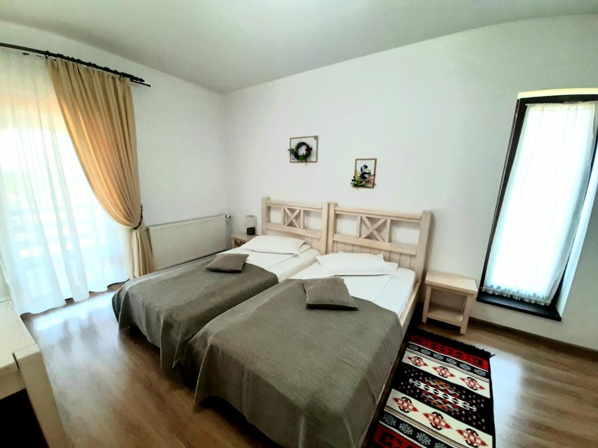 Dor De Casa Hotel Doljesti Ngoại thất bức ảnh