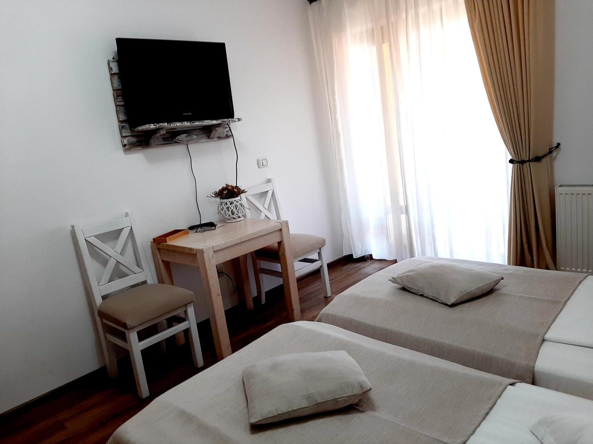Dor De Casa Hotel Doljesti Ngoại thất bức ảnh