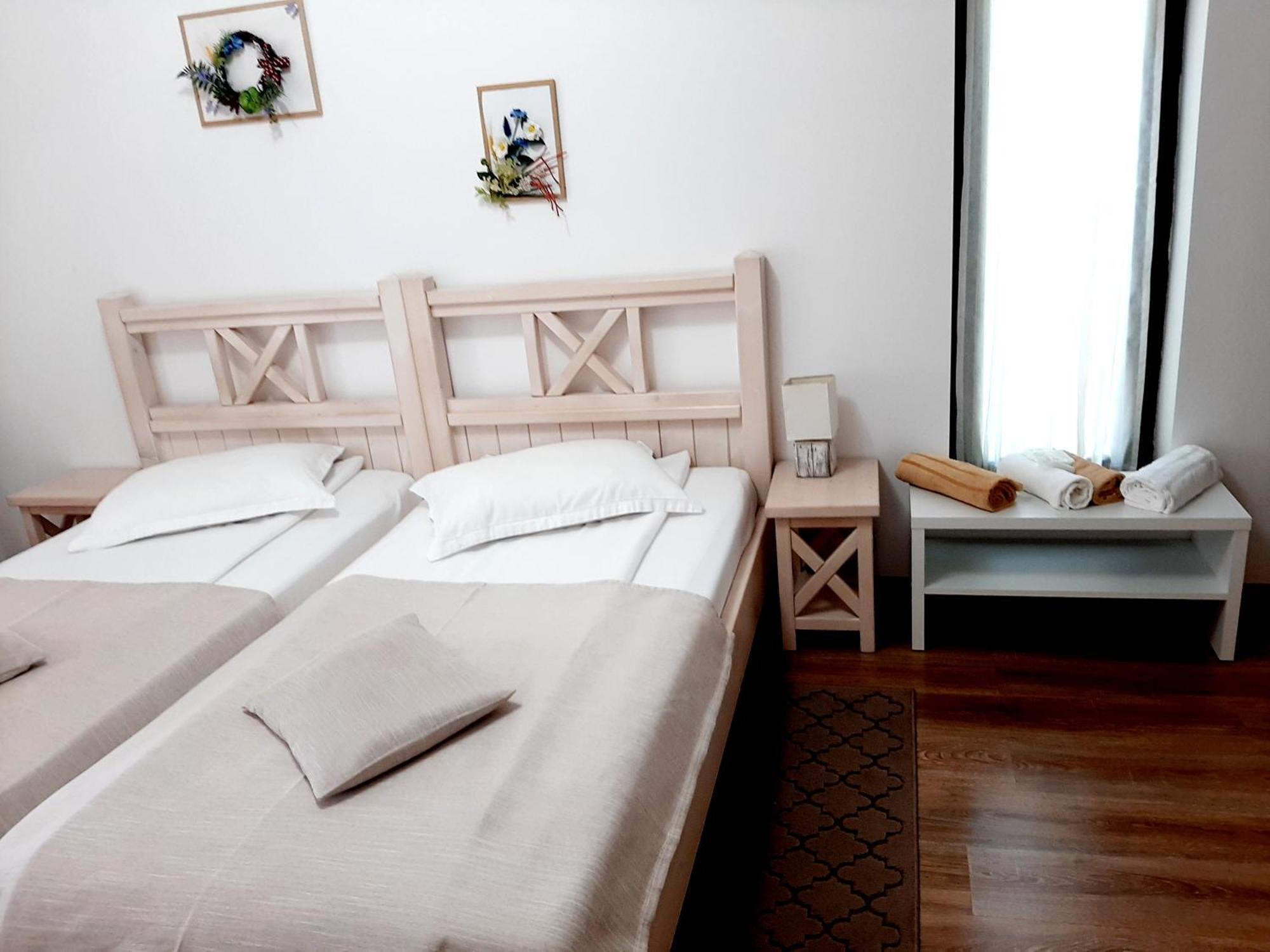 Dor De Casa Hotel Doljesti Ngoại thất bức ảnh