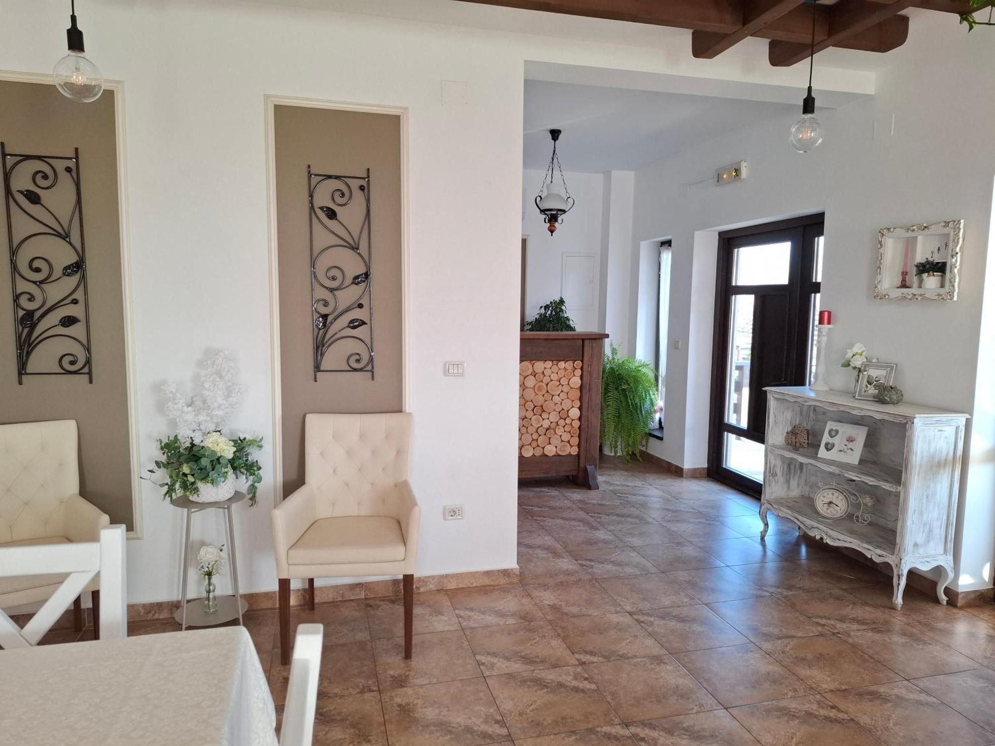 Dor De Casa Hotel Doljesti Ngoại thất bức ảnh