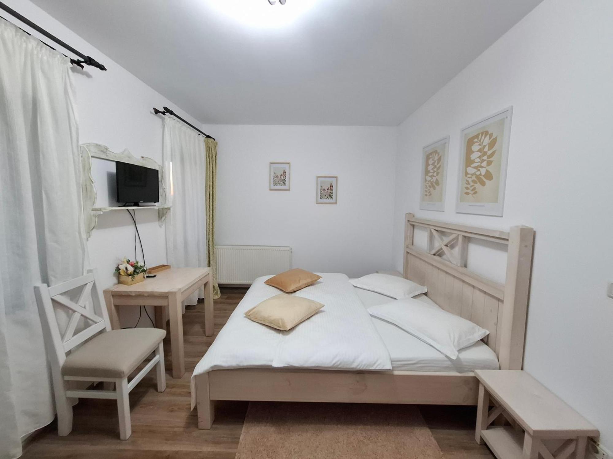 Dor De Casa Hotel Doljesti Ngoại thất bức ảnh