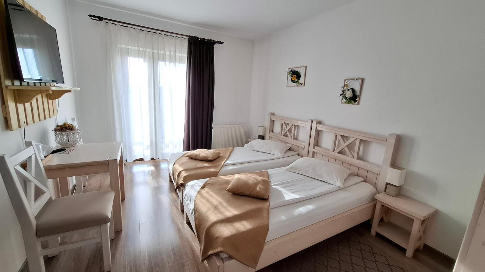 Dor De Casa Hotel Doljesti Ngoại thất bức ảnh