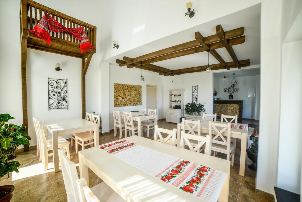Dor De Casa Hotel Doljesti Ngoại thất bức ảnh