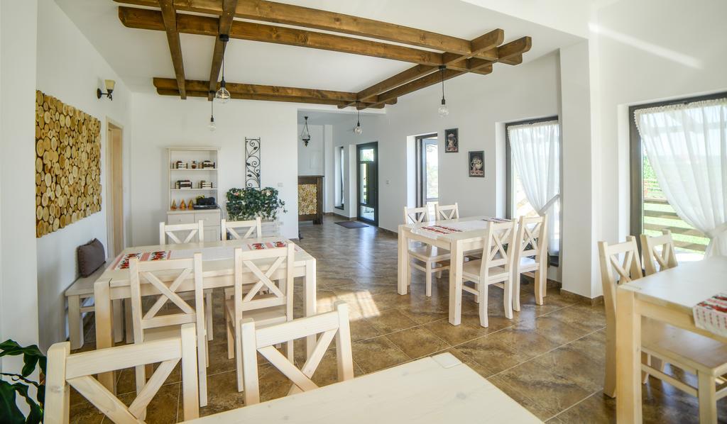 Dor De Casa Hotel Doljesti Ngoại thất bức ảnh
